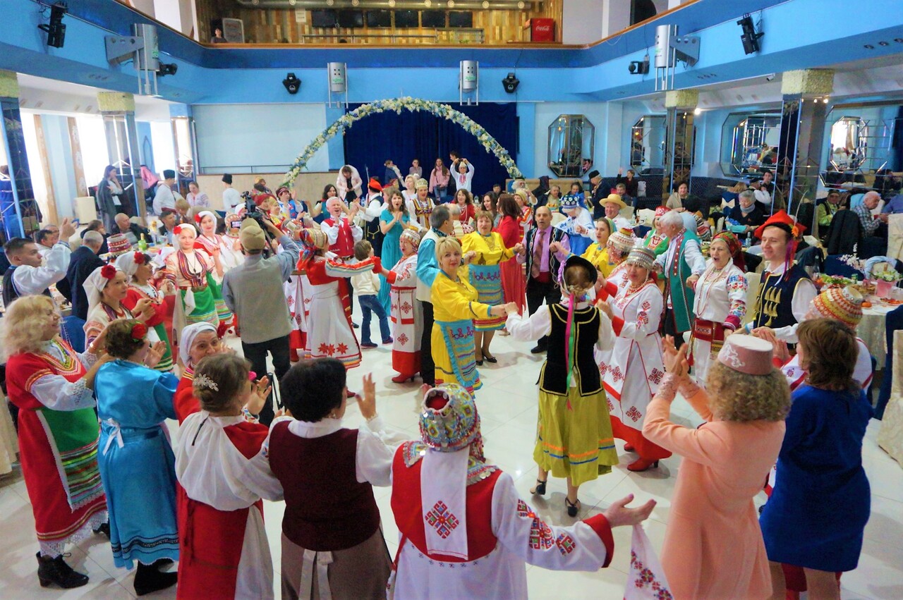 Весенние праздники народов Крыма